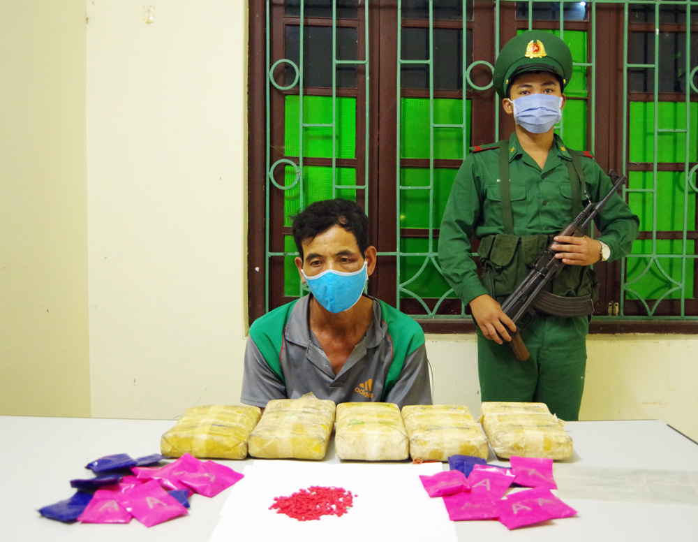 Bắt đối tượng mua bán trái phép 30.000 viên ma túy tổng hợp


